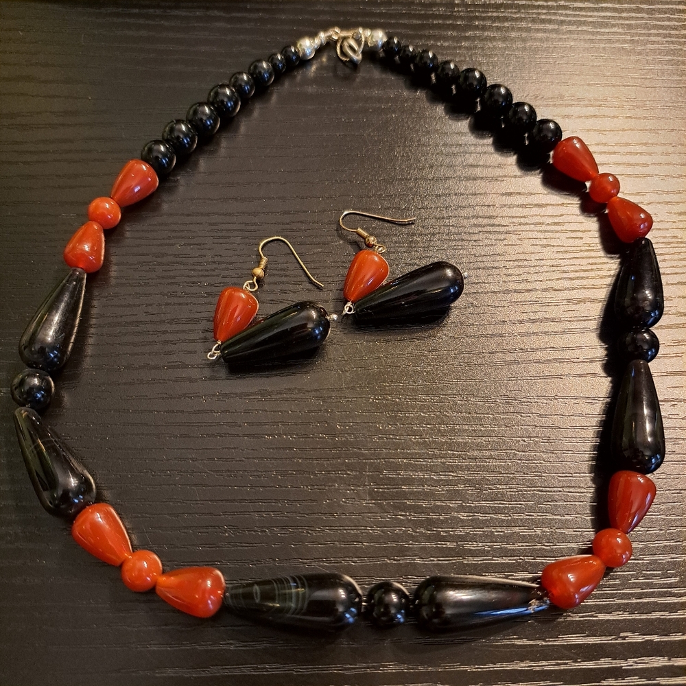 Dramatic Black And Red Agate Gemstone Beaded Neck… - image 1